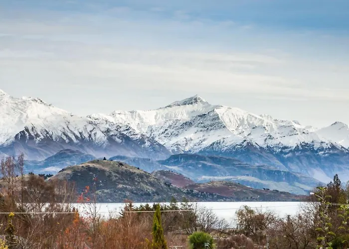 Kiwi Bach With Amazing Views Holiday home Wanaka