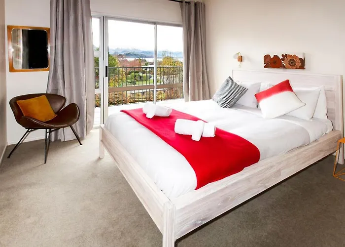 Kiwi Bach With Amazing Views