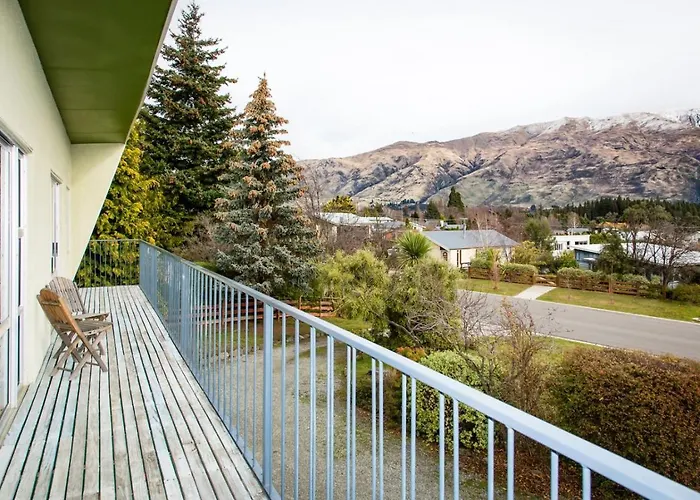 Kiwi Bach With Amazing Views Holiday home Wanaka