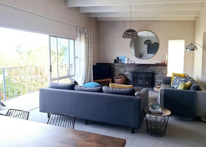 Kiwi Bach With Amazing Views Holiday home *