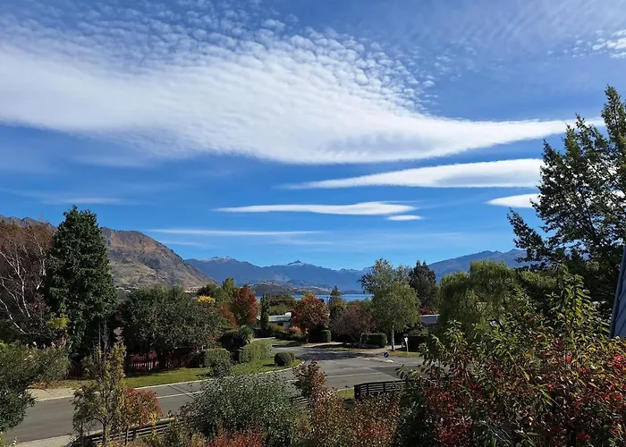 Kiwi Bach With Amazing Views