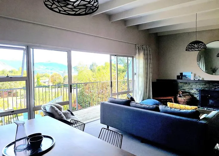 Kiwi Bach With Amazing Views