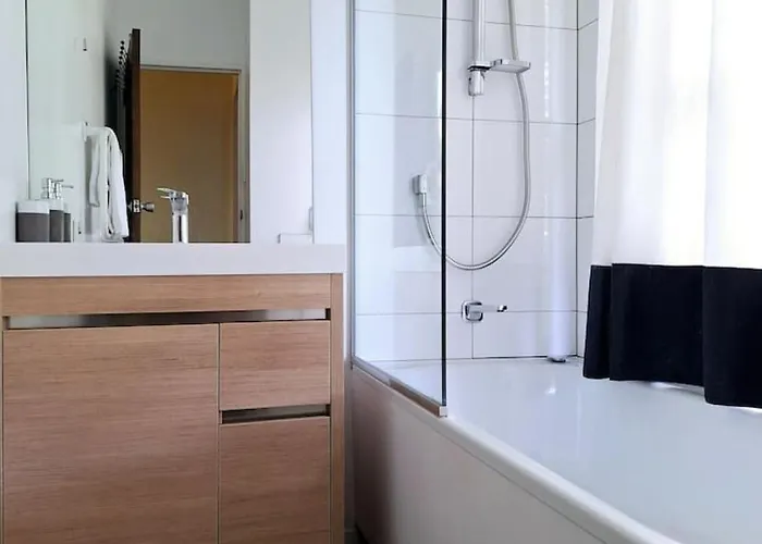Kiwi Bach With Amazing Views *