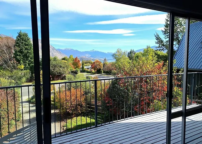 Kiwi Bach With Amazing Views