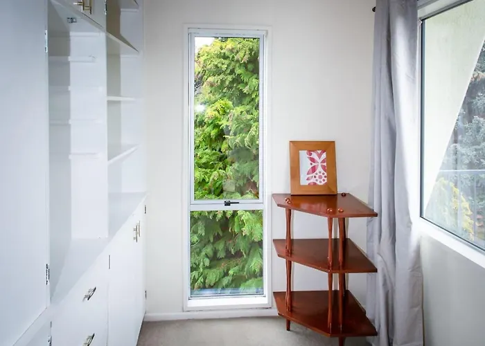Kiwi Bach With Amazing Views Holiday home *